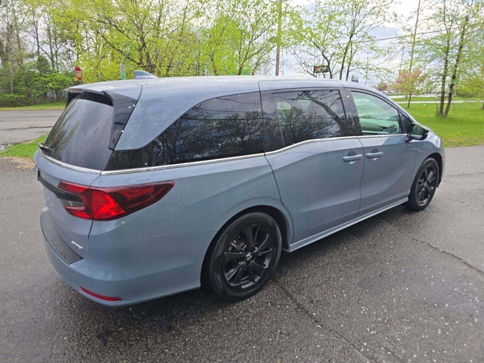Used 2023 Honda Odyssey Sport image 3