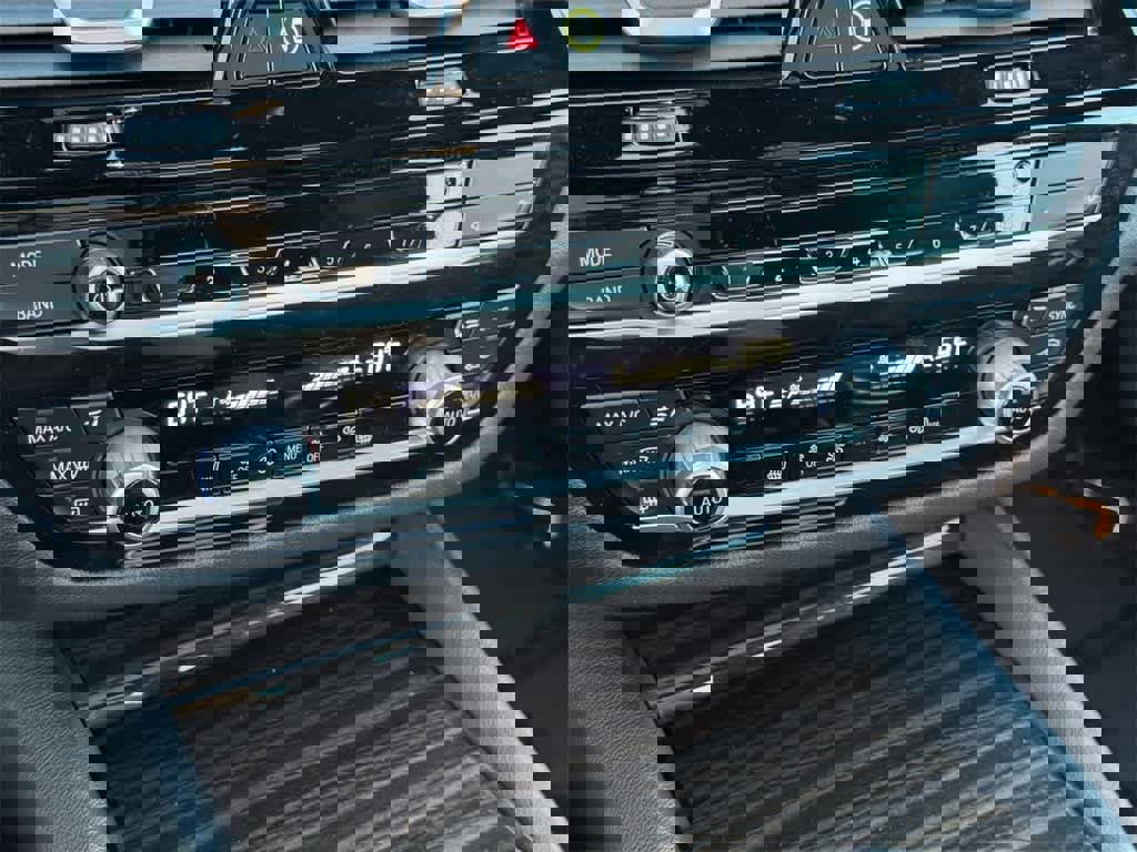 Used 2023 BMW 530e xDrive image 17