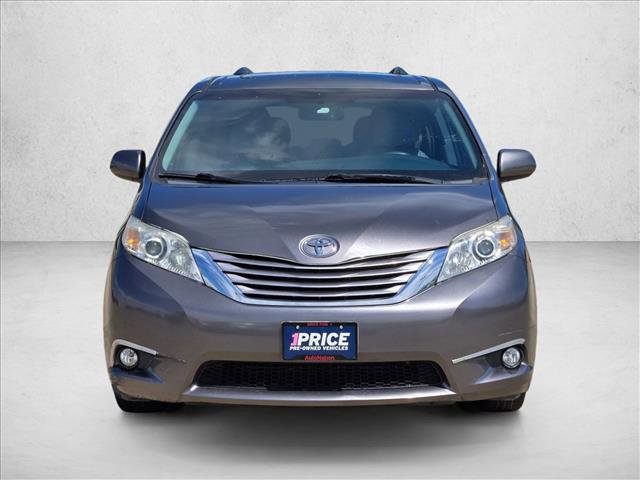 Used 2017 Toyota Sienna XLE Premium image 2