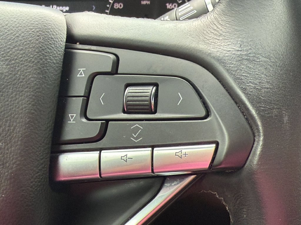 Certified 2025 Cadillac XT6 Luxury FWD image 25