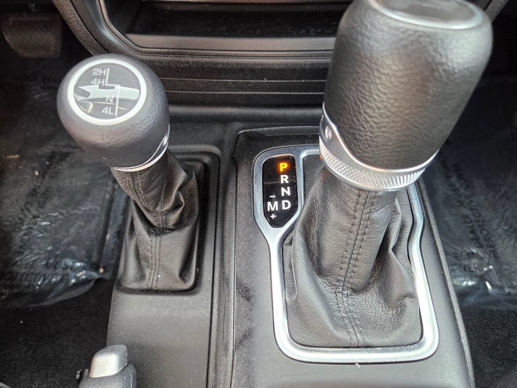 Used 2023 Jeep Wrangler Sport AWD/4WD image 27