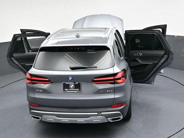 Used 2026 BMW X5 xDrive50e w/ Climate Comfort Package image 39