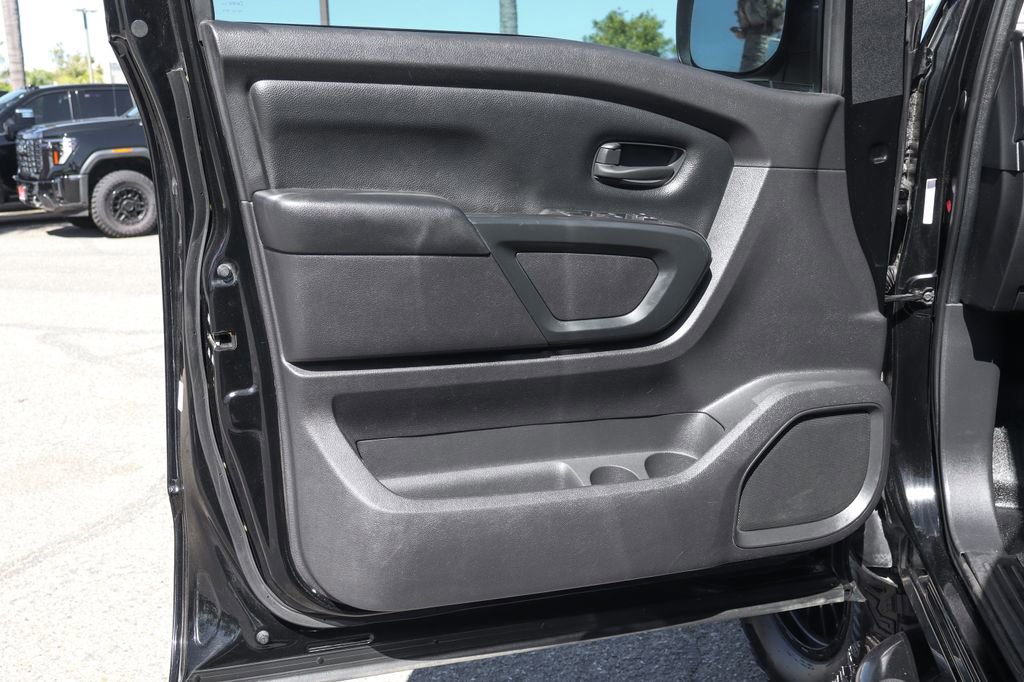 Used 2021 Nissan Titan S w/ HD Front GAWR Package AWD/4WD image 15