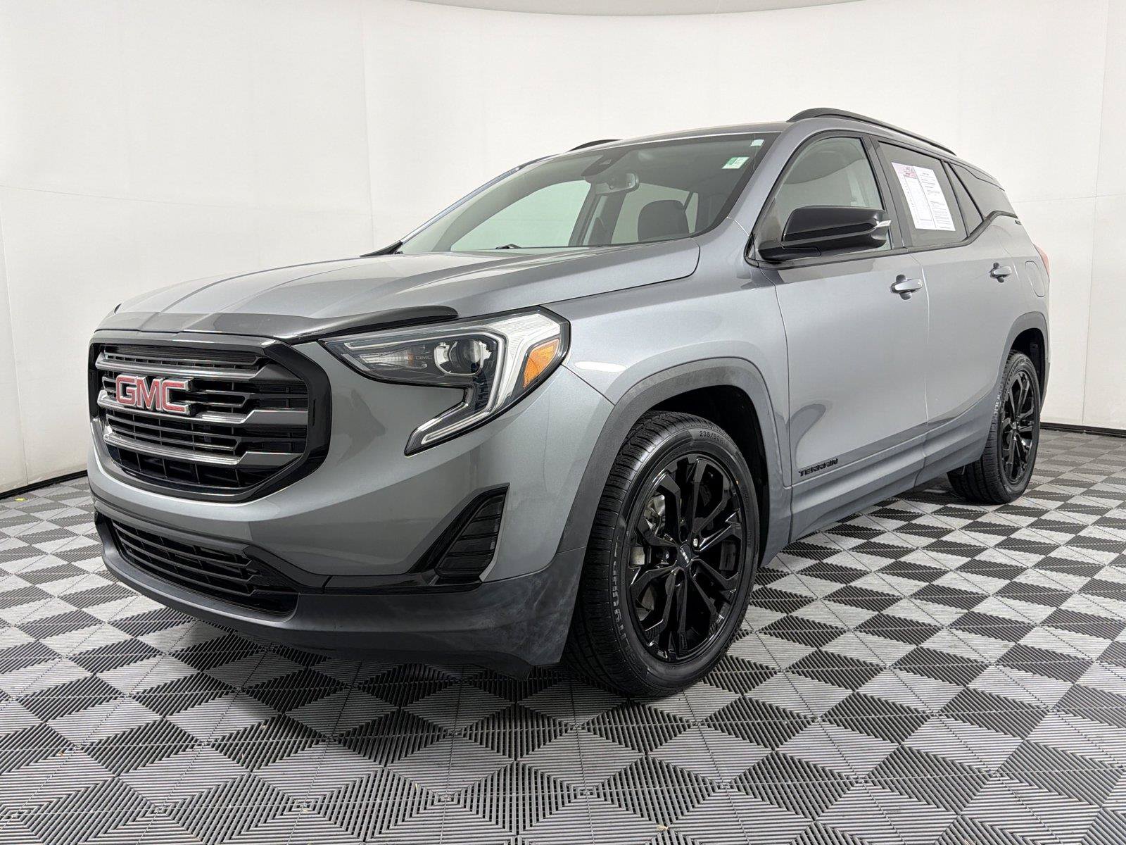 Certified 2020 GMC Terrain SLE w/ Driver Convenience Package FWD image 3