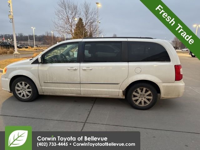 Used 2013 Chrysler Town & Country Touring image 7