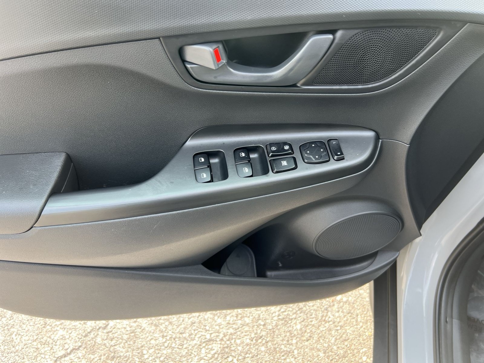 Used 2023 Hyundai Kona SEL AWD/4WD image 15