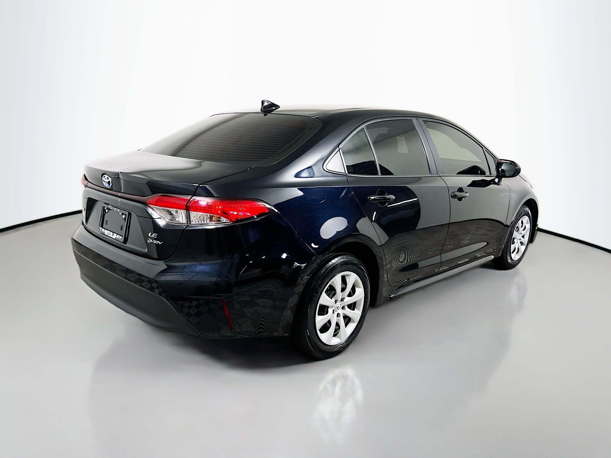 Used 2025 Toyota Corolla LE FWD image 4