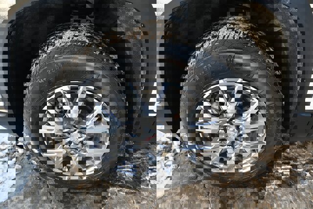 Used 2021 GMC Acadia SLT w/ Technology Package image 9