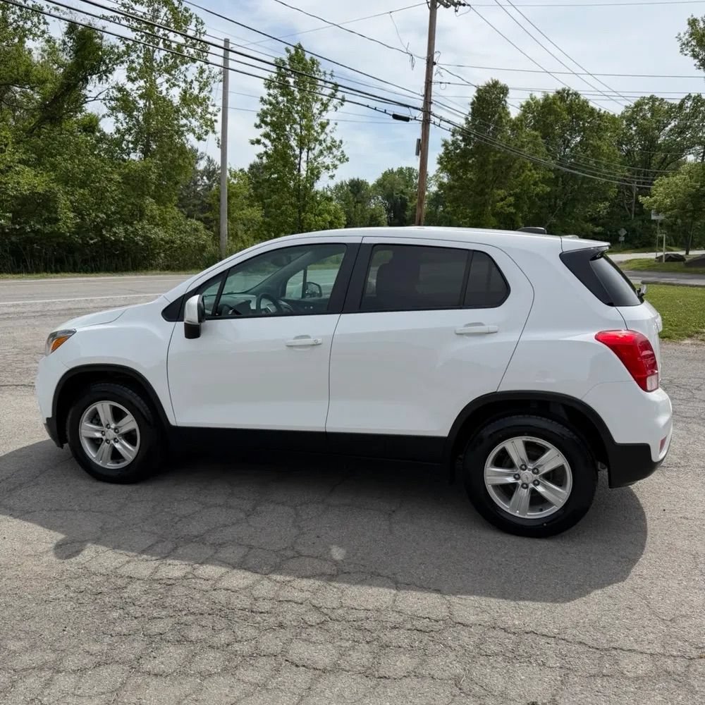 Used 2021 Chevrolet Trax LS w/ Tint and Cruise Package FWD image 4