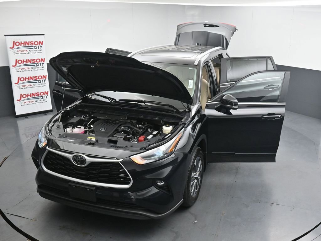 Used 2023 Toyota Highlander XLE AWD/4WD image 43