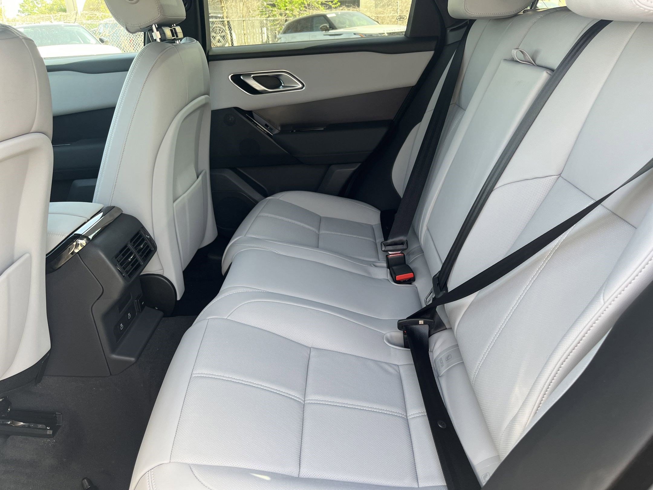 New 2026 Land Rover Range Rover Velar Dynamic SE AWD/4WD image 19