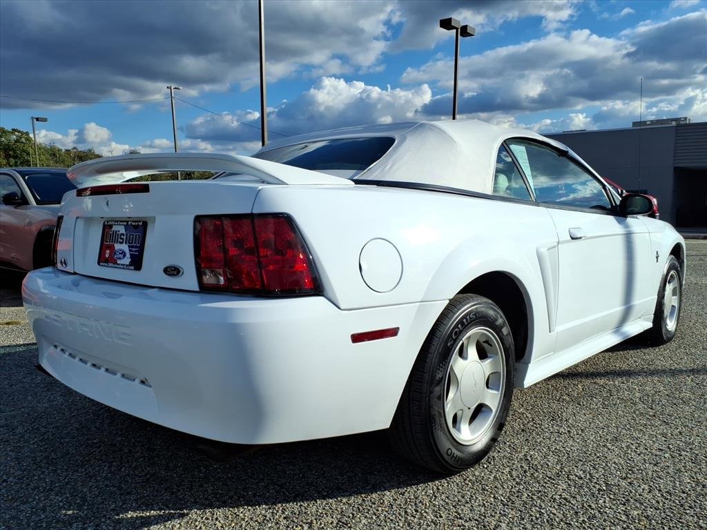 Used 2000 Ford Mustang Convertible image 6