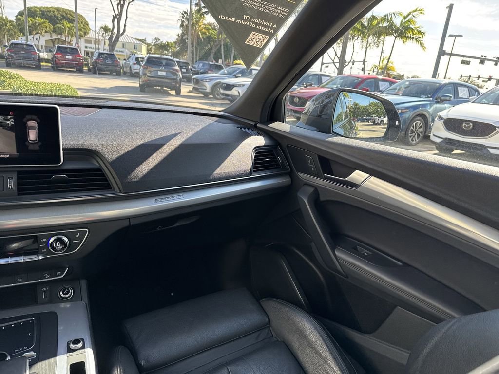 Used 2020 Audi Q5 2.0T Titanium Premium Plus w/ Premium Plus Package image 16