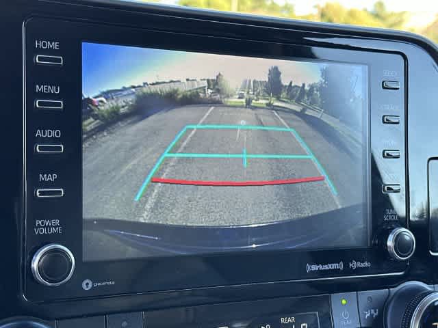Used 2022 Toyota Highlander XLE AWD/4WD image 14