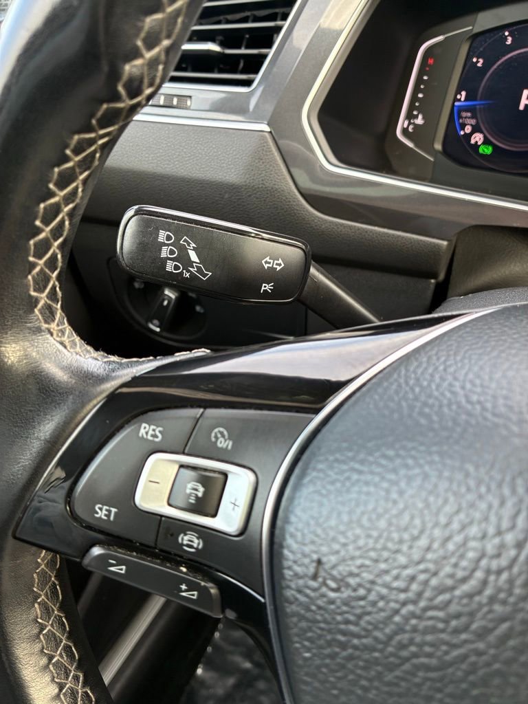 Used 2021 Volkswagen Tiguan SEL Premium R-Line image 28