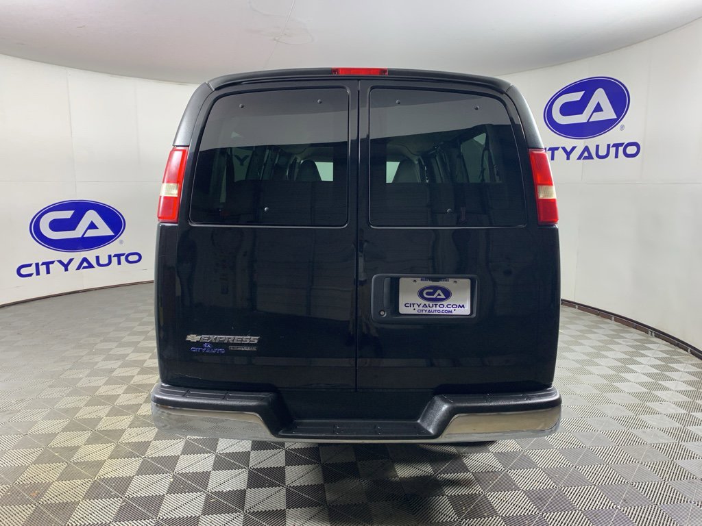 Used 2016 Chevrolet Express 3500 LS w/ Chrome Appearance Package image 4