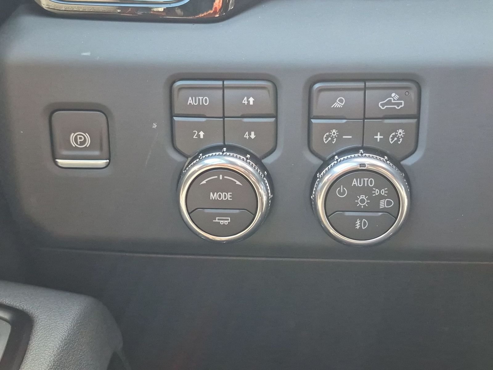 New 2026 GMC Sierra 1500 AT4 w/ Technology Package AWD/4WD image 17