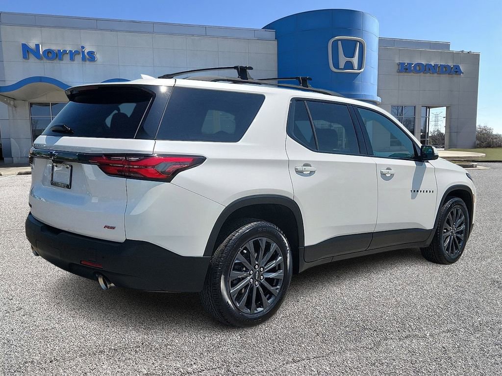 Used 2022 Chevrolet Traverse RS w/ LPO, Cargo Package FWD image 4