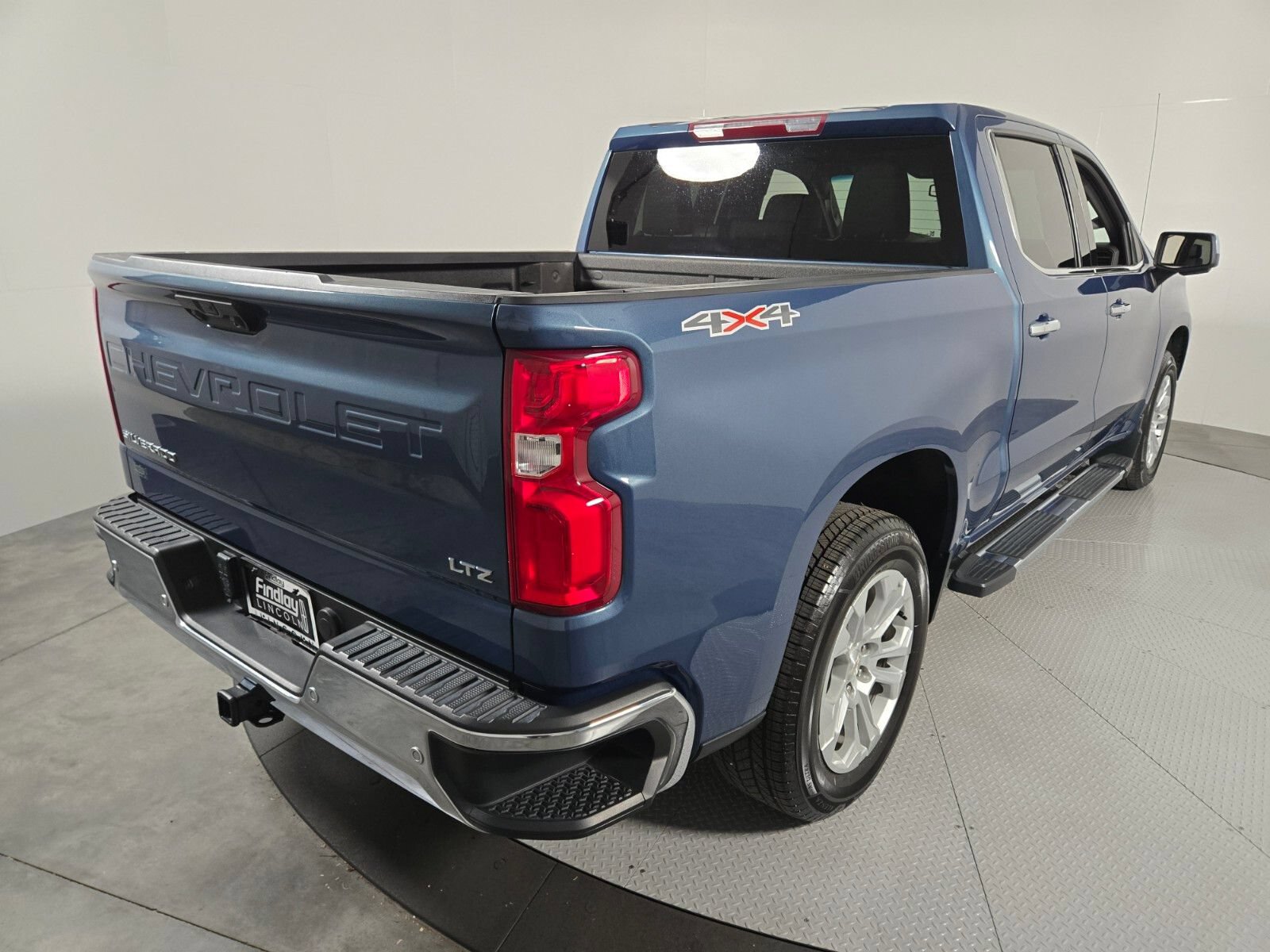 Used 2024 Chevrolet Silverado 1500 LTZ AWD/4WD image 4