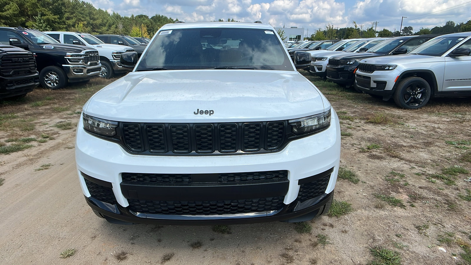 New 2025 Jeep Grand Cherokee L Altitude image 3