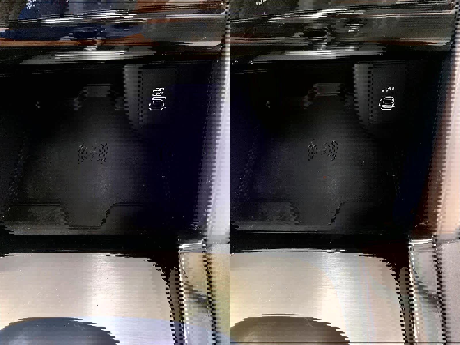 Used 2023 Land Rover Discovery Sport SE image 37