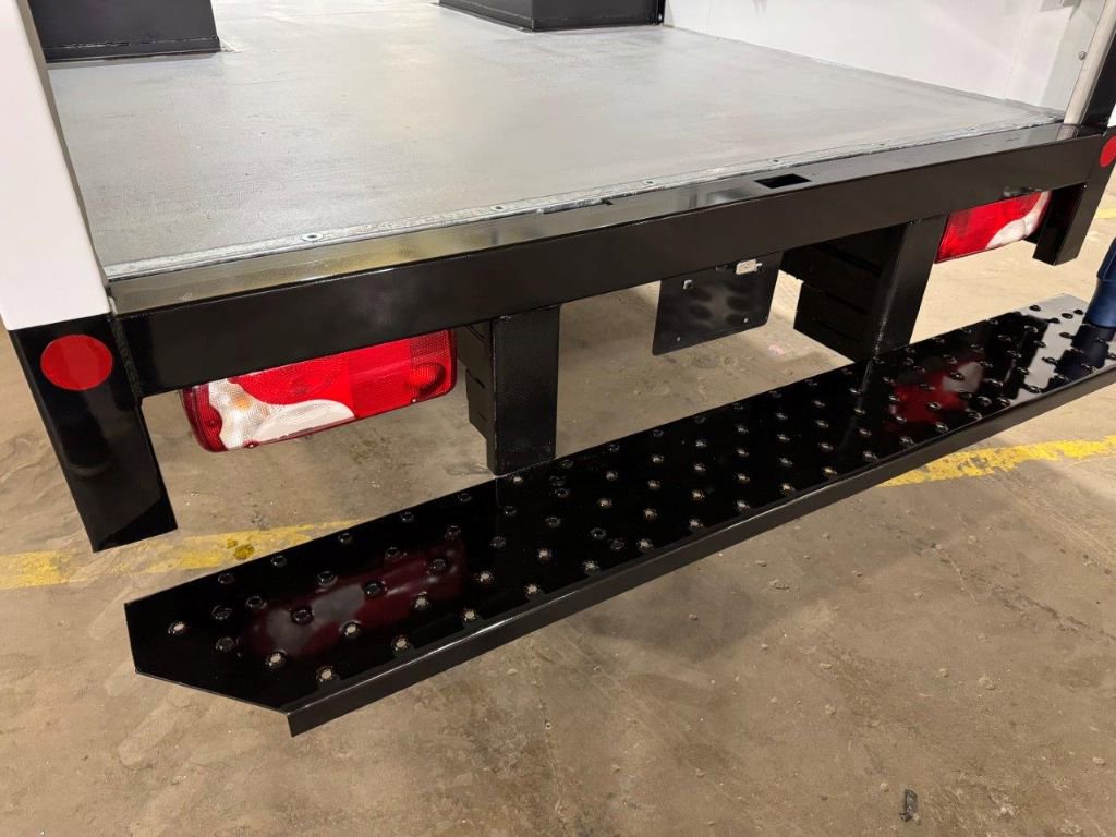 Used 2025 Mercedes-Benz Sprinter 3500 image 3