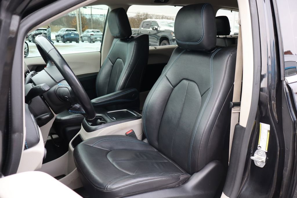 Used 2021 Chrysler Pacifica Touring-L w/ Uconnect Theater Family Group image 11