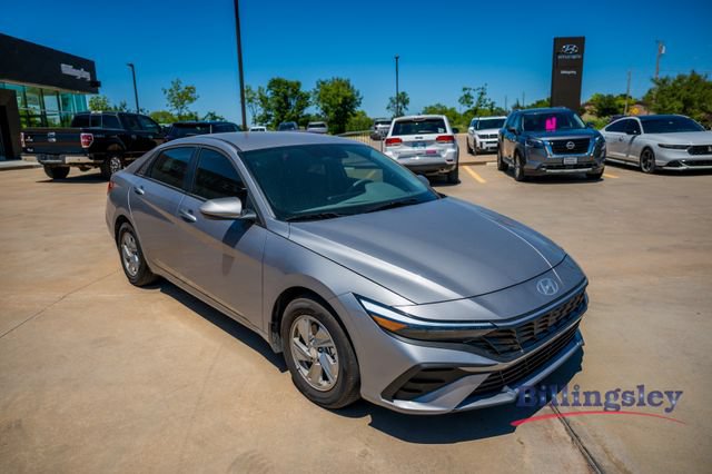 Used 2026 Hyundai Elantra SE FWD image 7