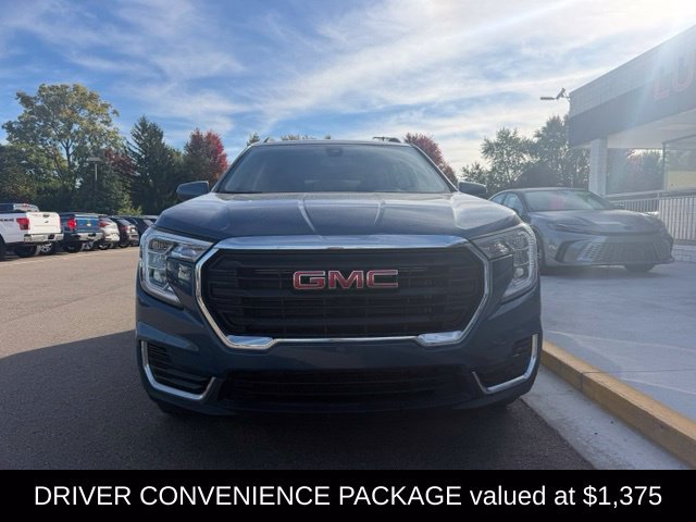 Used 2024 GMC Terrain SLE w/ Driver Convenience Package AWD/4WD image 3