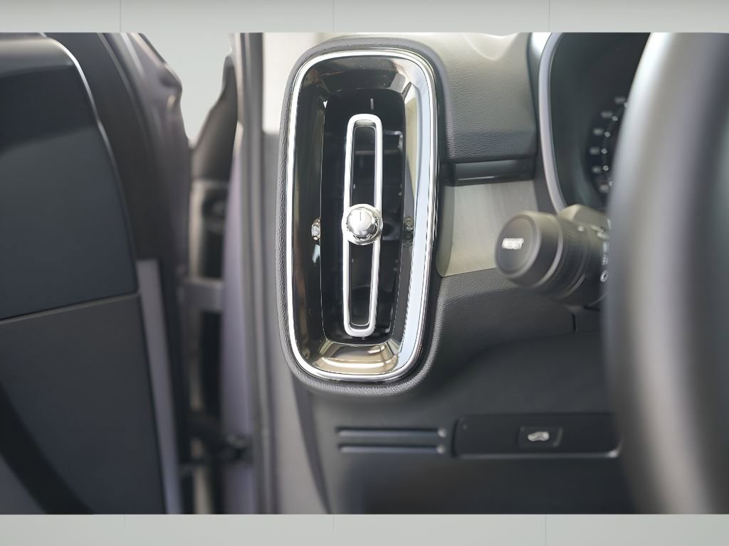 New 2026 Volvo XC40 B5 Core w/ Protection Package image 10