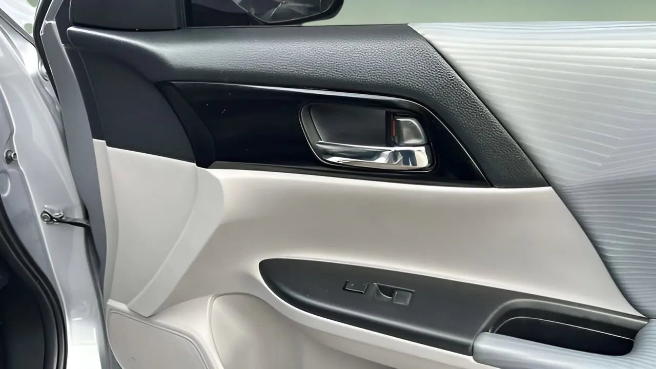 Used 2017 Honda Accord LX image 30