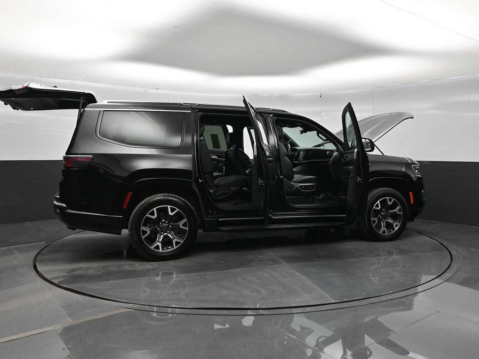 Used 2024 Jeep Wagoneer Series III AWD/4WD image 42