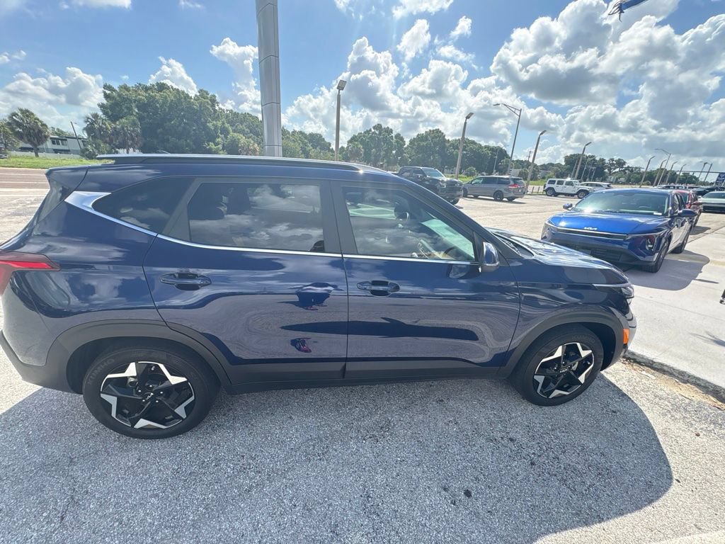 Certified 2024 Kia Seltos EX FWD image 5