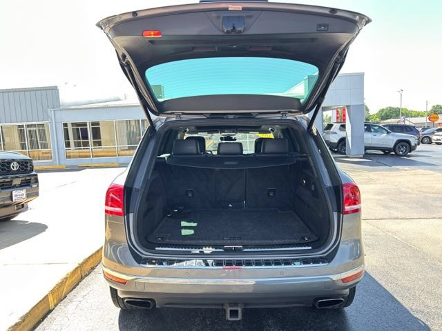 Used 2017 Volkswagen Touareg Wolfsburg Edition AWD/4WD image 10