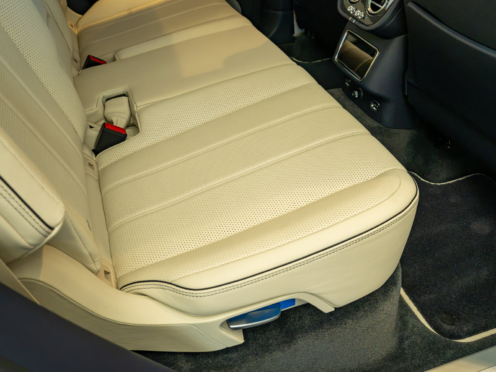 Used 2022 Bentley Bentayga AWD/4WD image 29