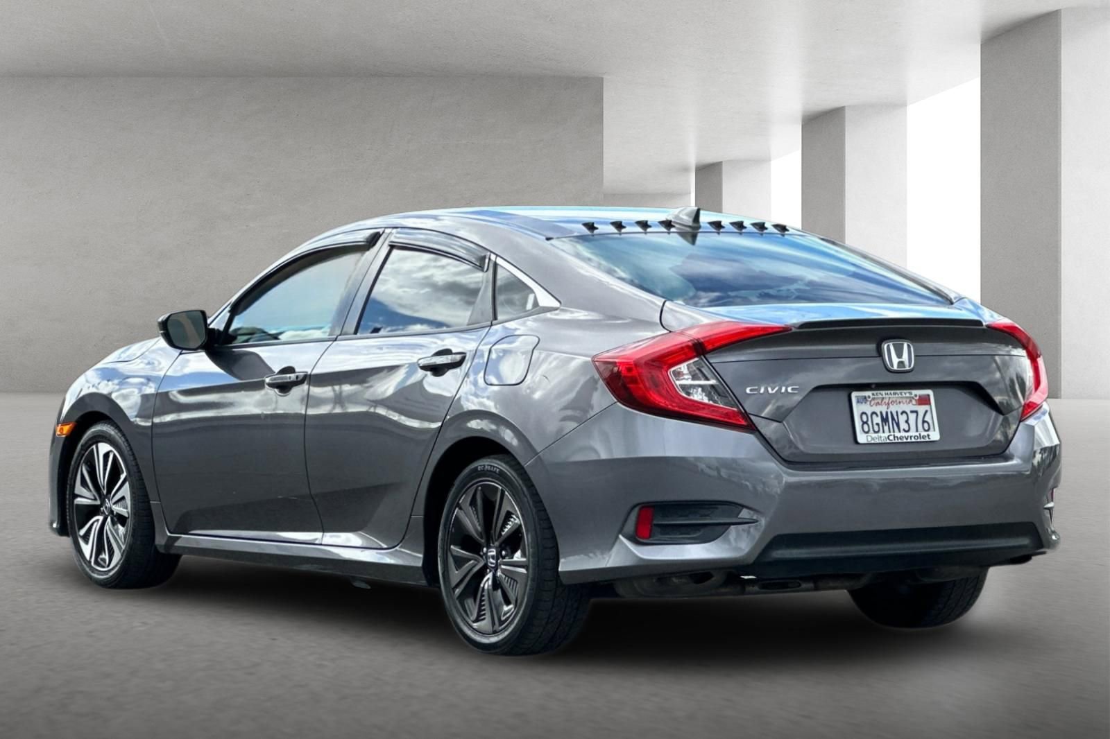 Used 2018 Honda Civic EX-T image 6