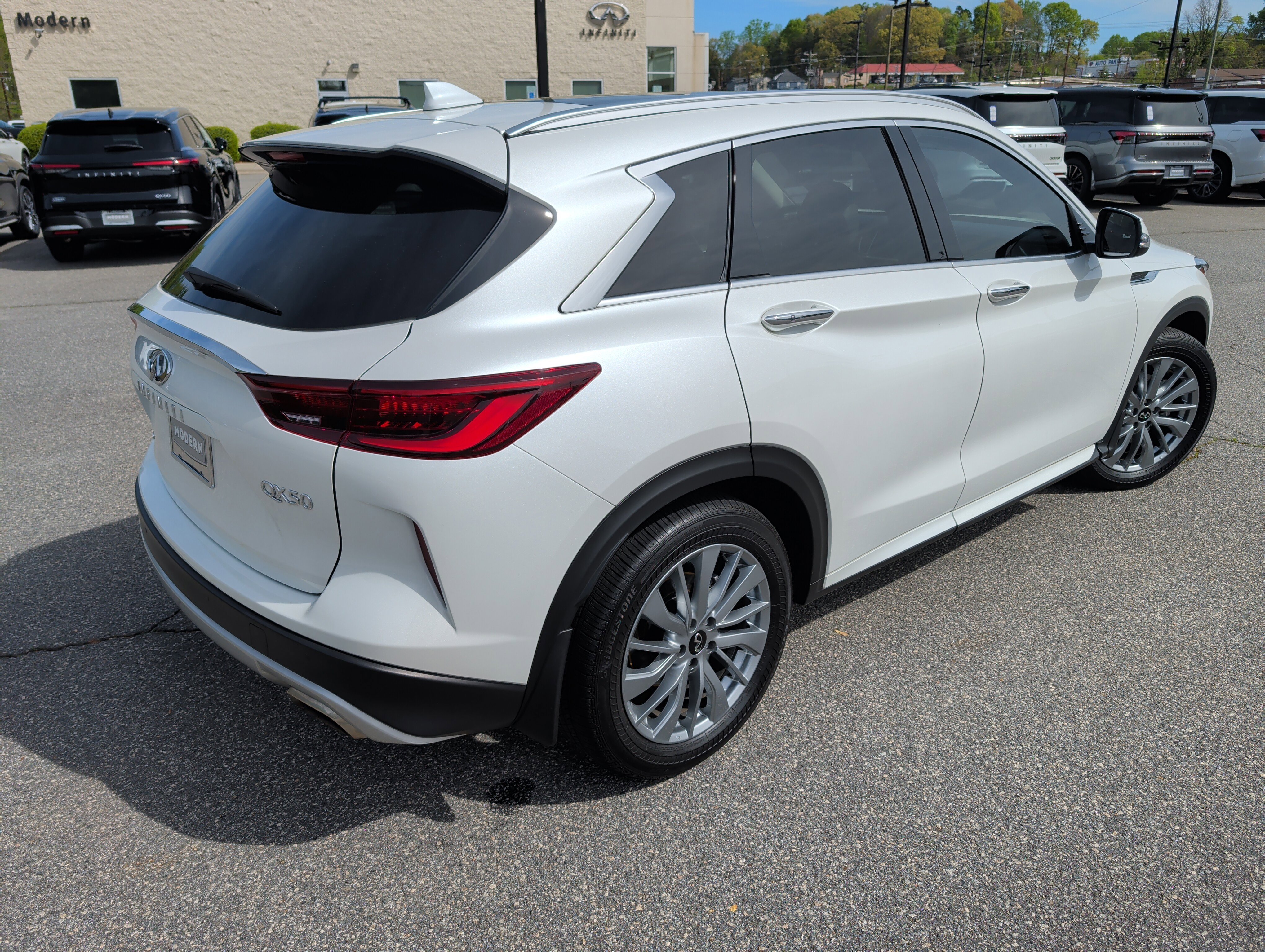 Certified 2025 INFINITI QX50 Luxe w/ Cargo Package image 4