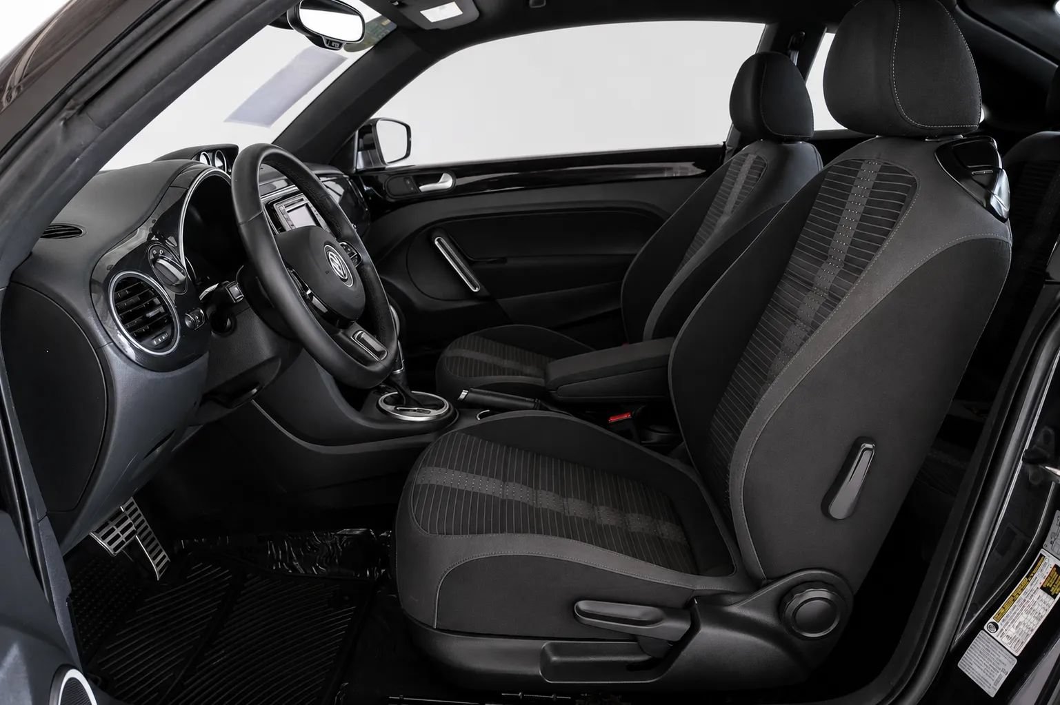 Used 2016 Volkswagen Beetle R-Line SE FWD image 3