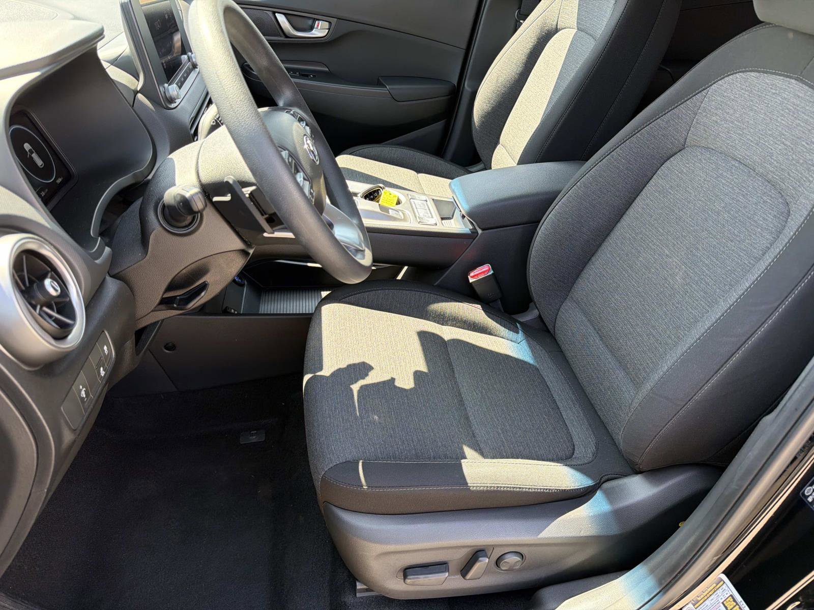 Used 2023 Hyundai Kona SE image 18