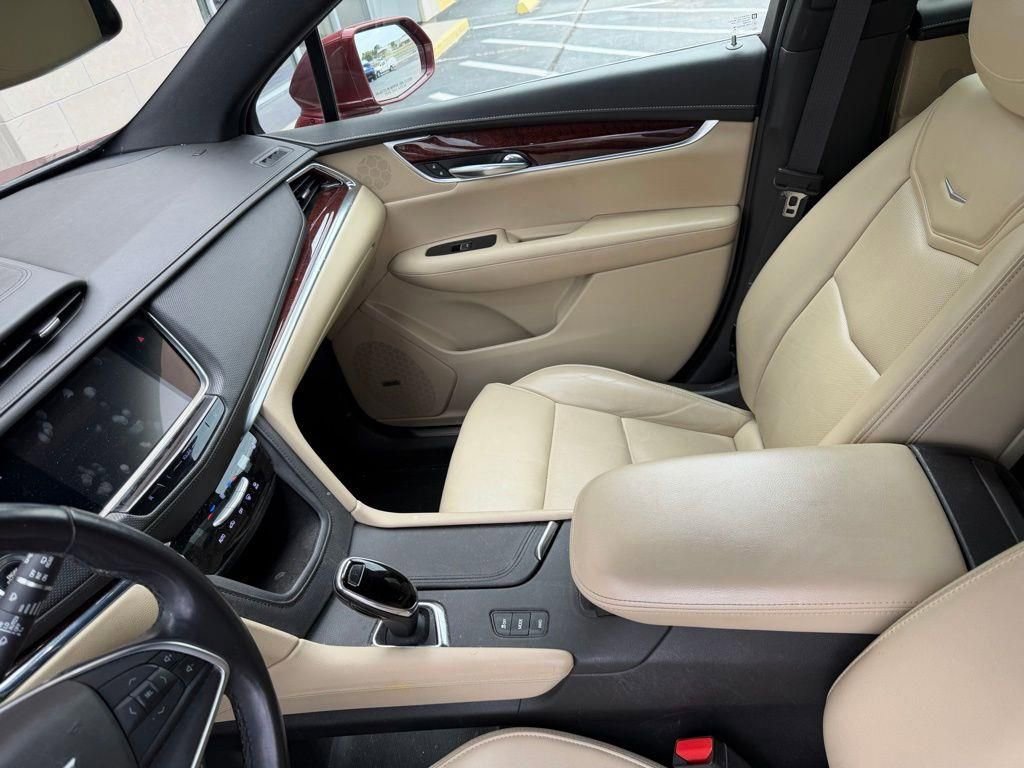 Used 2018 Cadillac XT5 Luxury w/ Driver Awareness Package AWD/4WD image 12