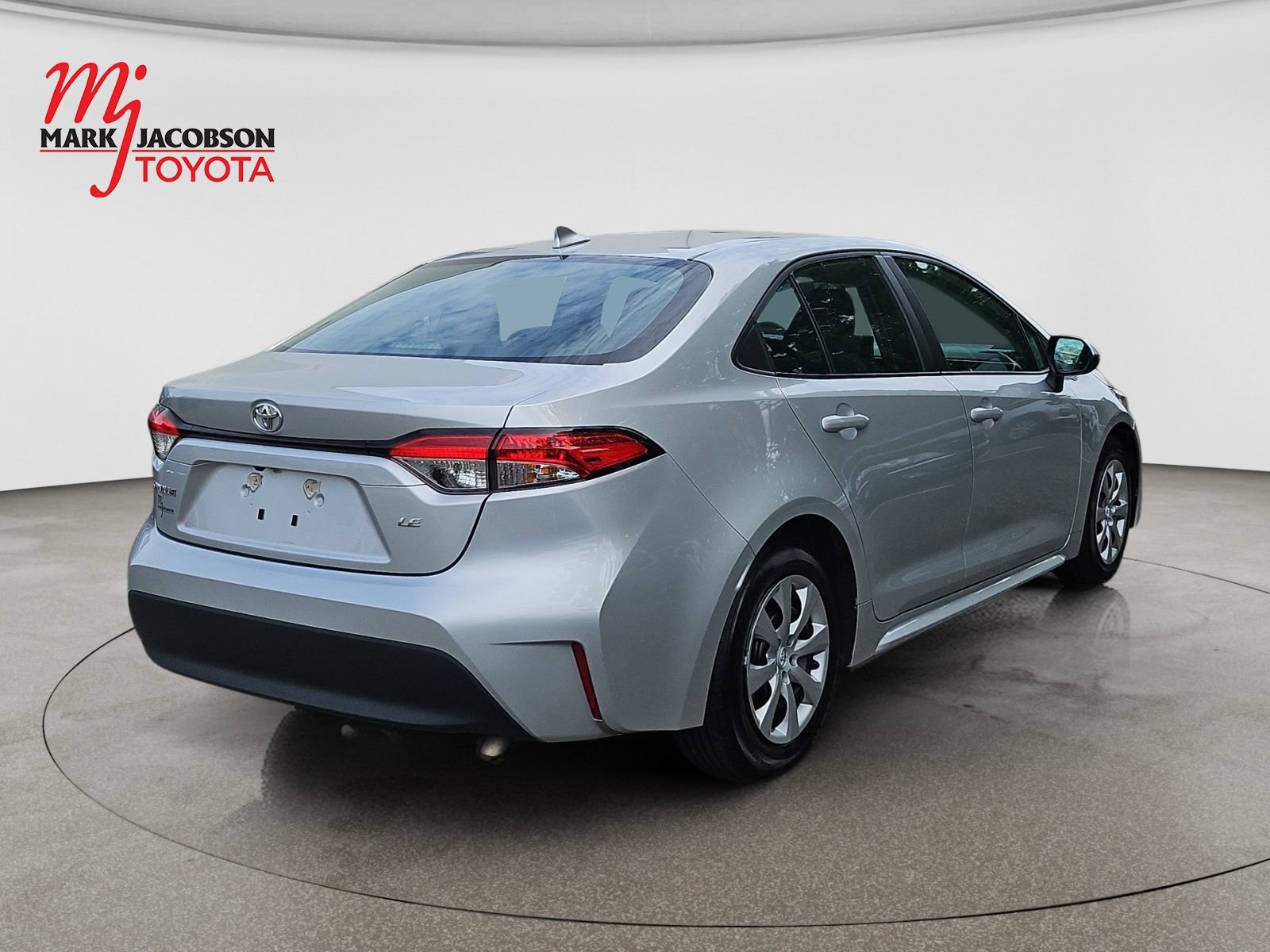 Used 2025 Toyota Corolla LE FWD image 9