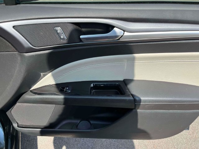 Used 2015 Ford Fusion Titanium FWD image 21