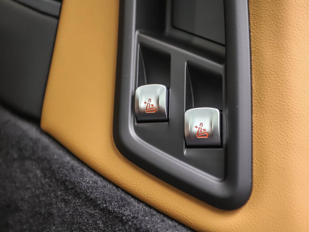 Used 2025 BMW X7 xDrive40i w/ Executive Package image 25