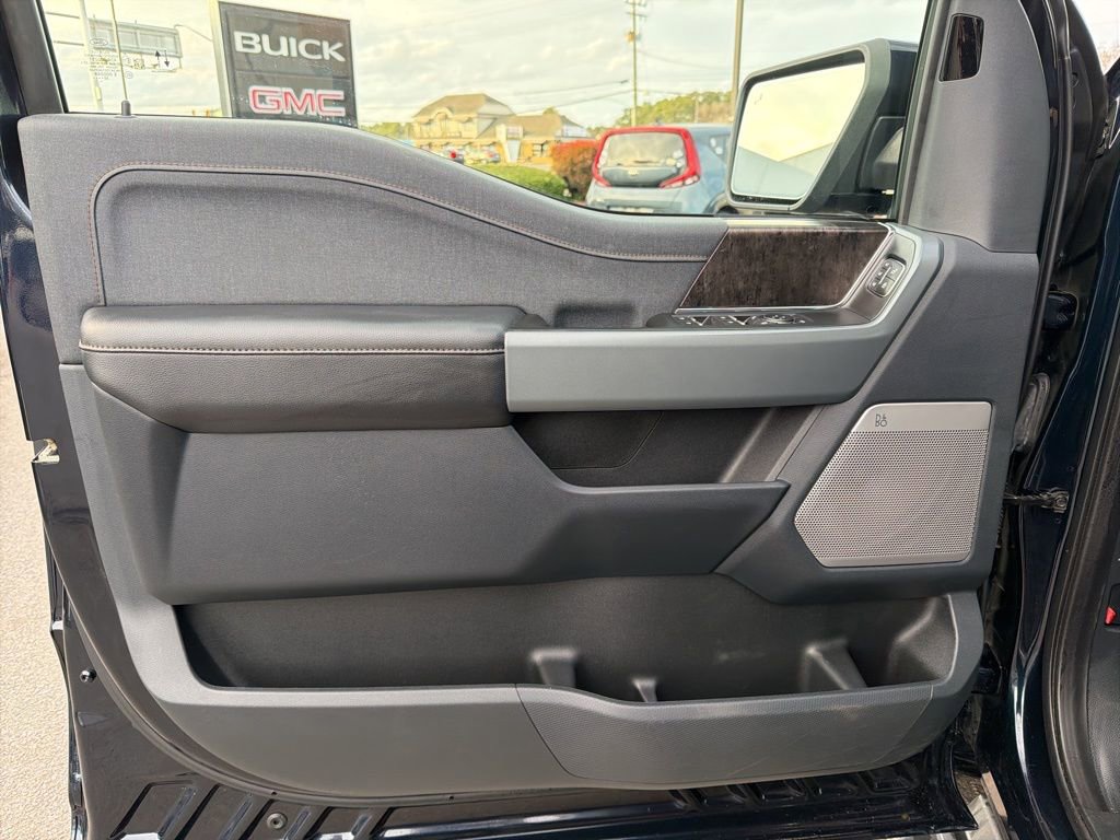 Used 2022 Ford F150 Lightning Lariat image 12