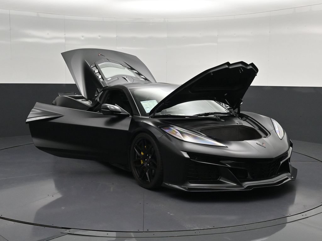 Used 2025 Chevrolet Corvette Z06 RWD image 34