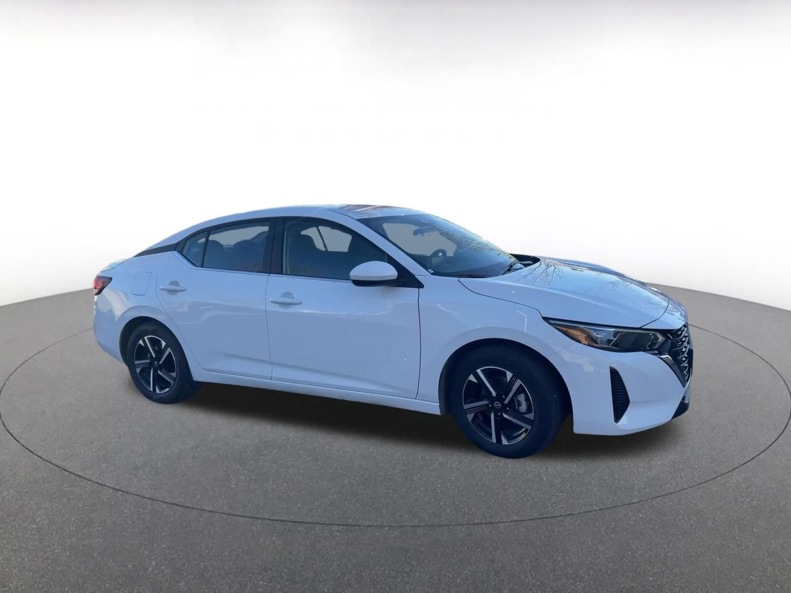 Used 2025 Nissan Sentra SV image 2