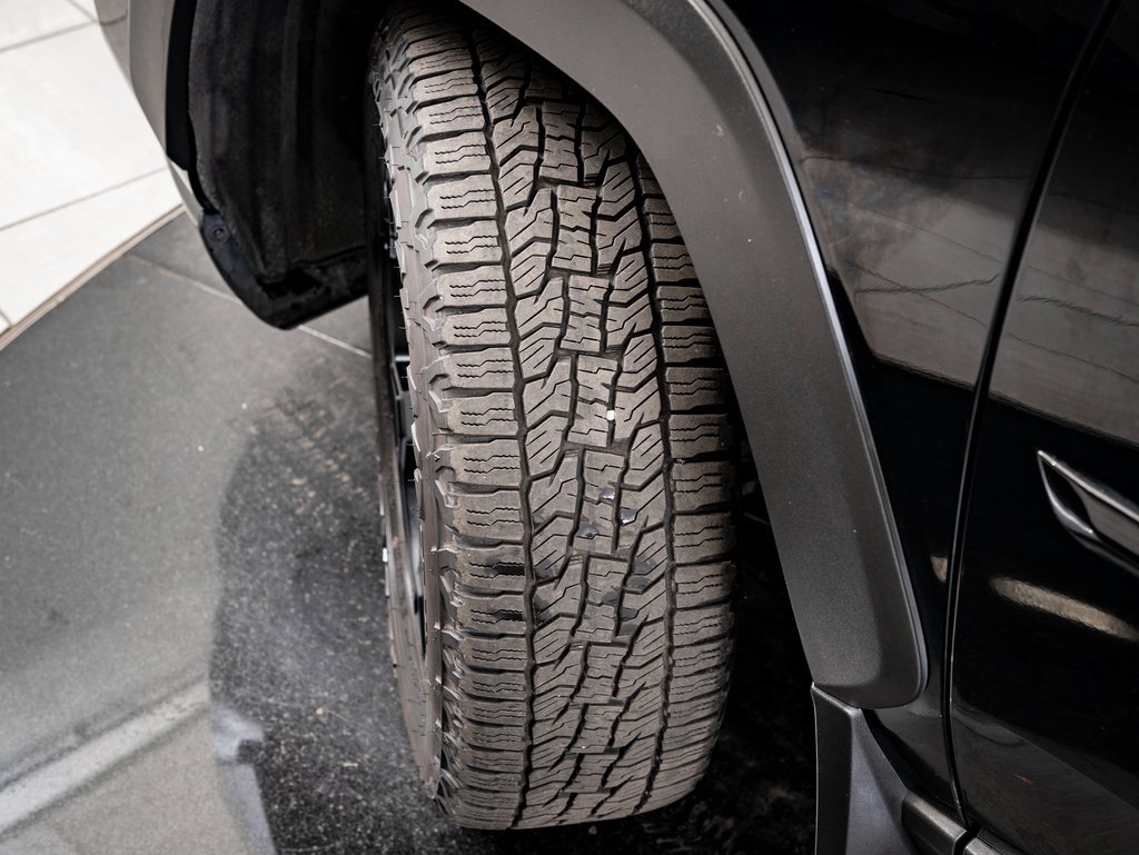 Used 2020 Toyota RAV4 AWD image 43