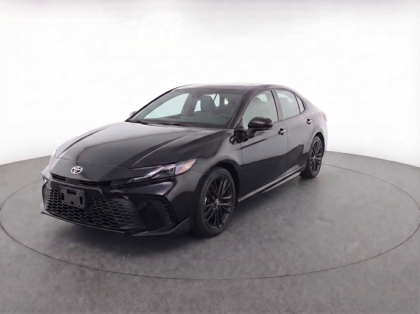 Used 2025 Toyota Camry SE FWD image 1