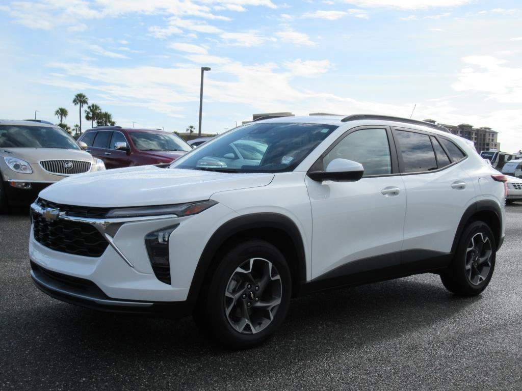 Used 2024 Chevrolet Trax LT w/ Driver Confidence Package image 3