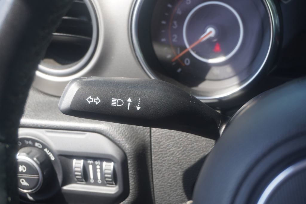 Used 2022 Jeep Gladiator Willys AWD/4WD image 15